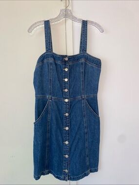 LIKE NEW Levi’s Denim tank dress with side pockets and adjustable straps. MED.